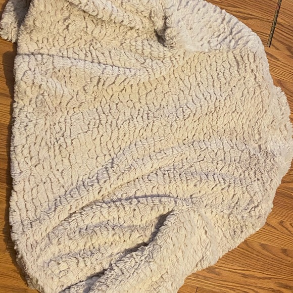 Fur jacket, on trend - Picture 2 of 6